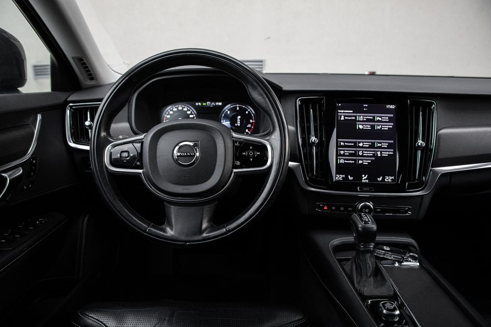 Volvo v90 cross country