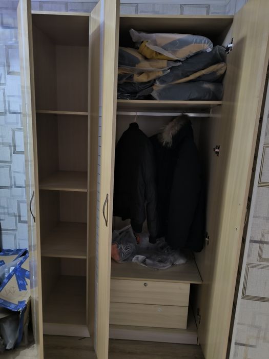 Продам шкаф платяной