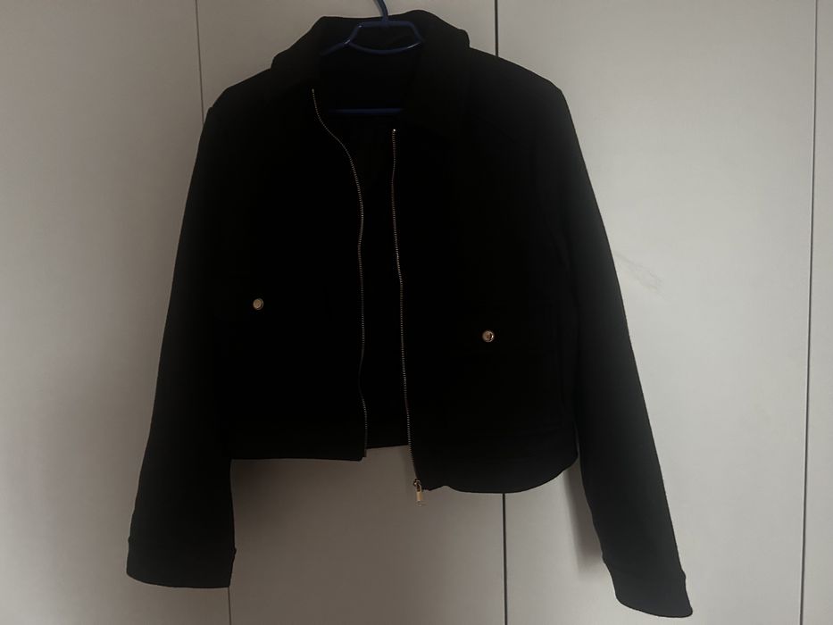 Продаю черную куртку