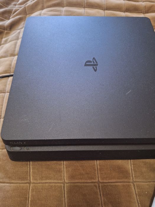 Сони плейстейшен ps 4 продам.