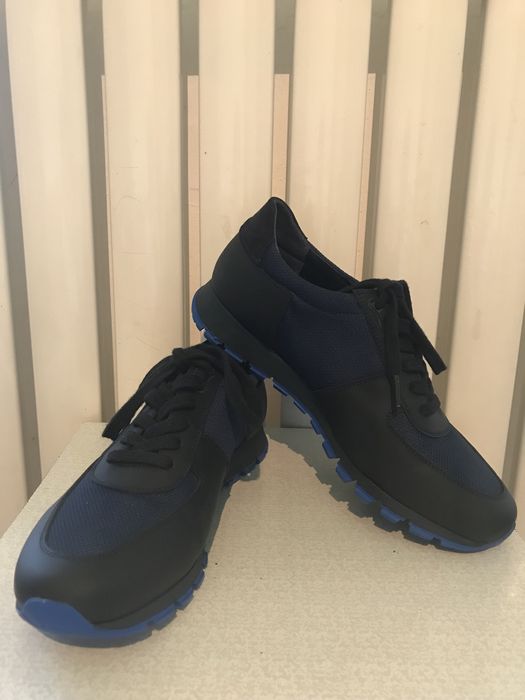 Кроссовки стильные