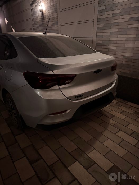 Chevrolet Onix 3LT MT (механика)