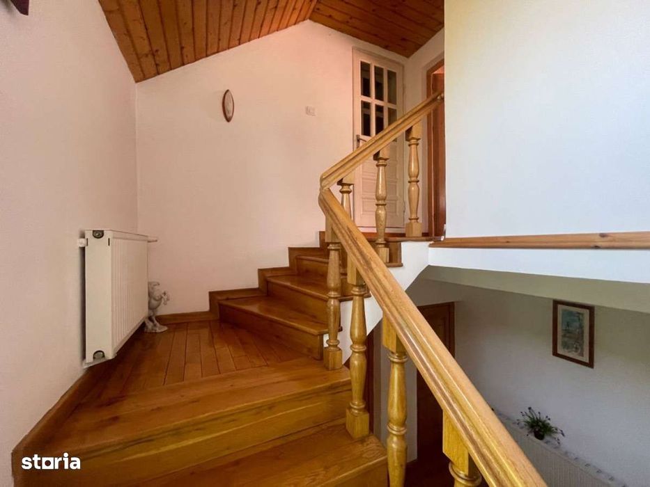 Vila premium-7 camere,5 bai,garaj 3 masini-Zona Ciuperca