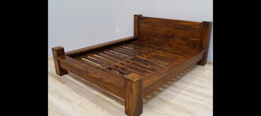 Кровать из дерева