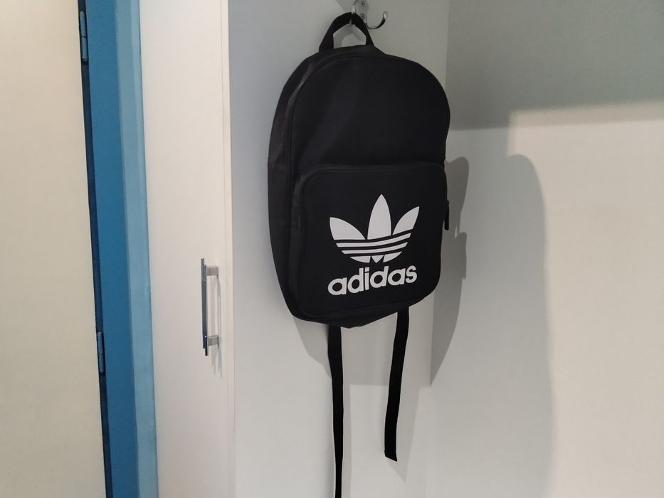 Голяма оригинална раница Адидас оригинал - и за мъже и за дами