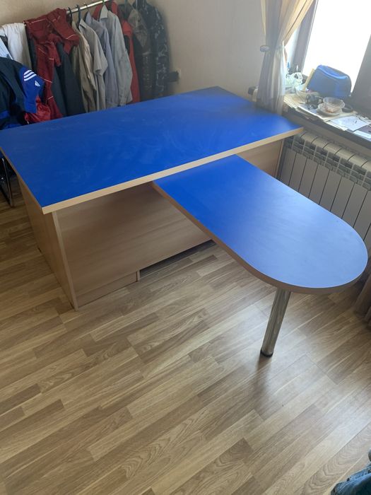 Офисный стол для совещаний