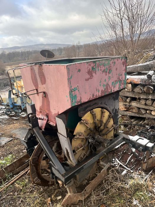 Vand plantator de cartof si masina de recoltat cartofi