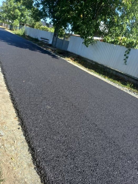Casă bătrânească, locuibilă cu puțină gospodărire.