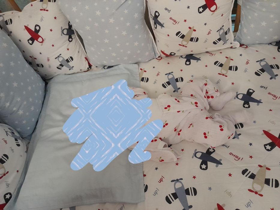 Борт на кроватку, комплект подушек