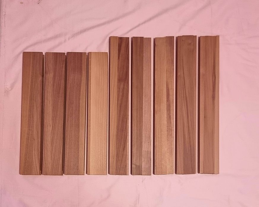 Bucati de lemn de nuc american