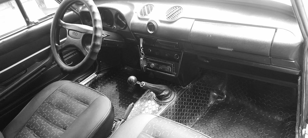Vaz 2106 sotiladi
