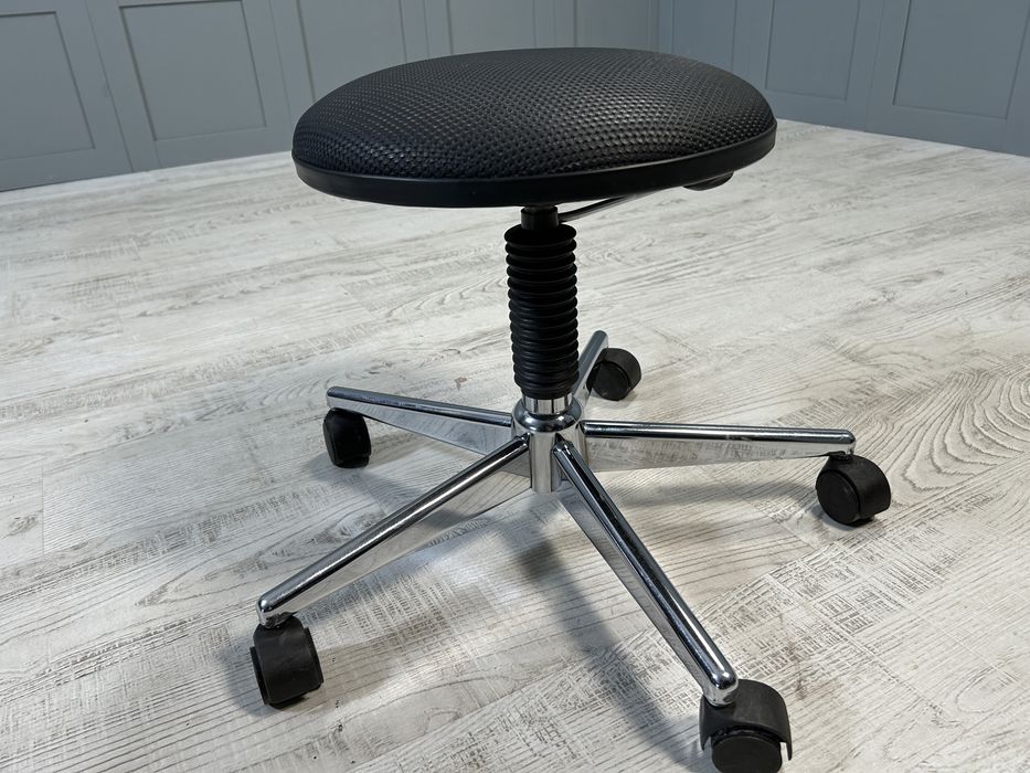 Винтидж табуретка на колела Giroflex Г356