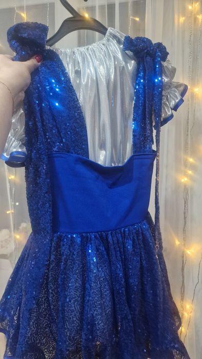 Костюм нарядный с пайетками для девочки