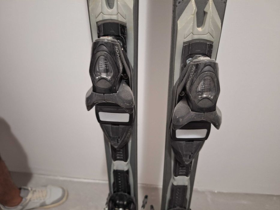 Продавам автомати за ски Rossignol Actys 200