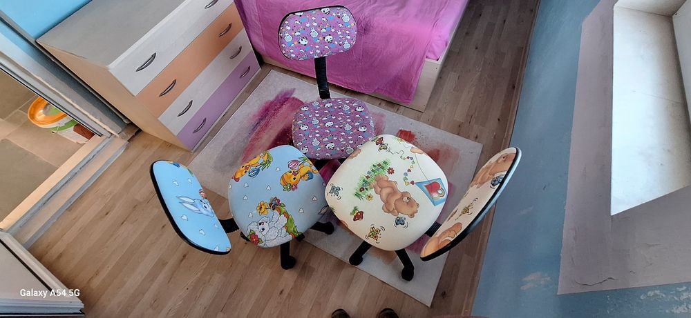 Детски регулируеми столове