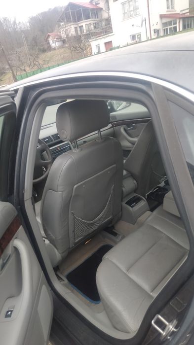 VAnd audi A4 an 2004 motor 2000 benzina