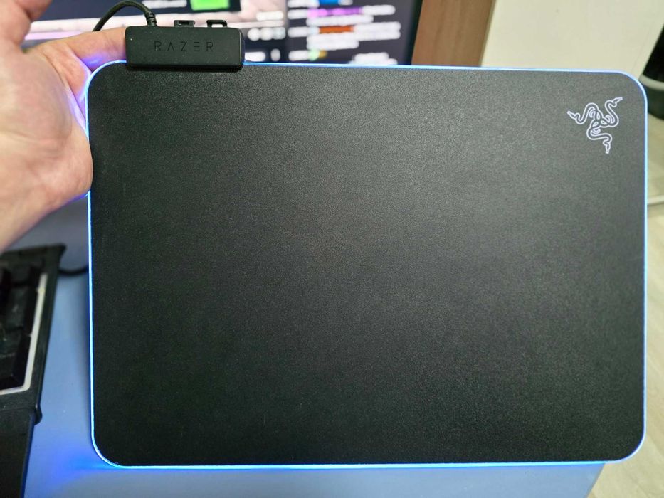 Геймърски пад Razer Firefly V2 RGB | КАТО НОВ | ГАРАНЦИЯ ДО 16.04.2027 | Оригинална кутия