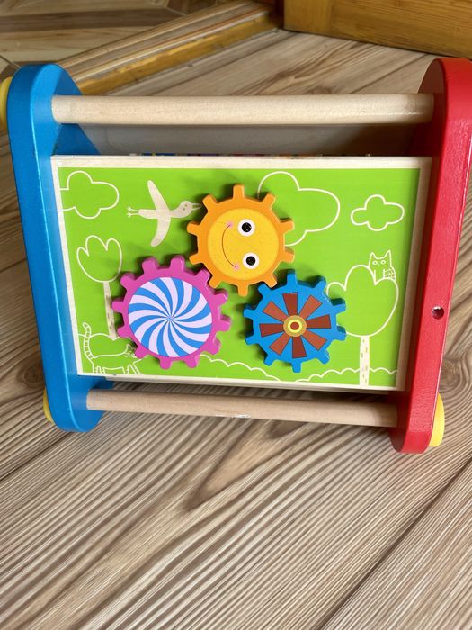 Развивающая игрушка треугольник