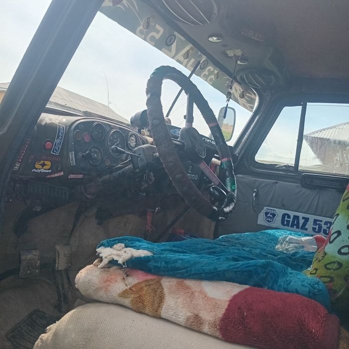 Gaz 53 bortli srochni sotiladi