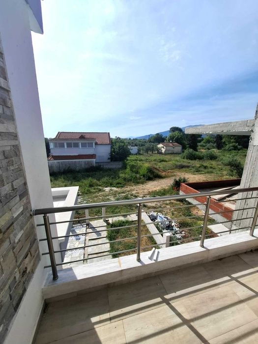 Продава нова къща-мезонет с площ 68м2 двор 200м2 в Неа Врасна, Гърция