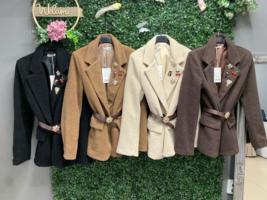 Прекрасни зимни сака/палта с брошки и колан бижу