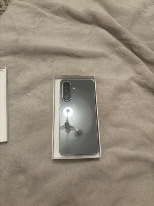 Samsung A57 почти новый