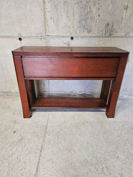 Конзола/аудио шкаф и зработен изцяло от масив