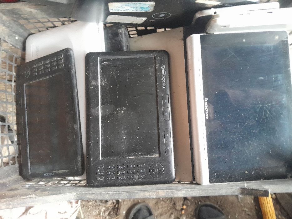 Vând tablete defecte