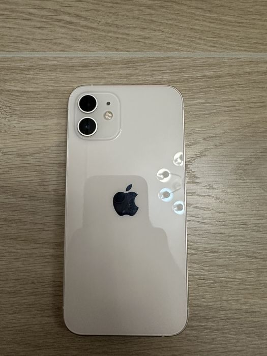 Продаю Айфон 12