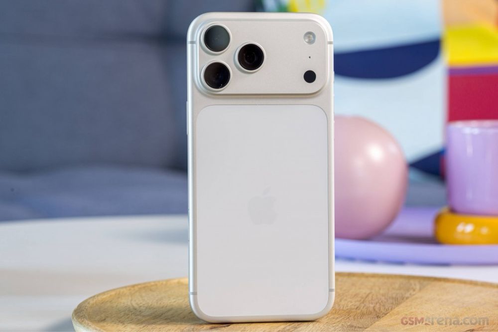 iPhone 17ProMax + Adapter + AirPodsPro 2
