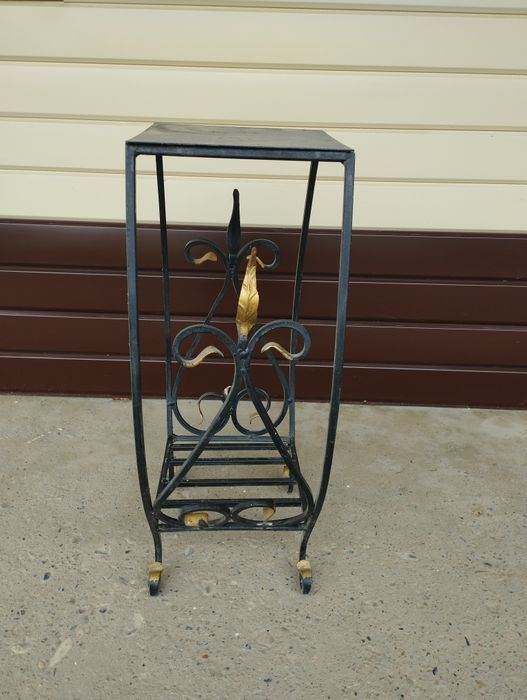 Подставка для цветов.