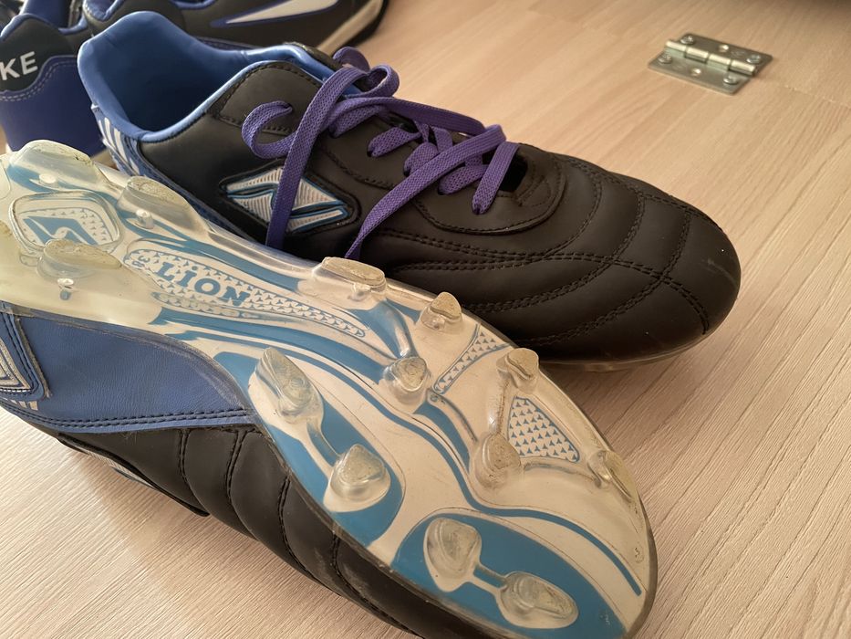 Продам бутсы футбольные