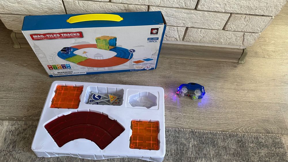 Детская машинка на рельсах