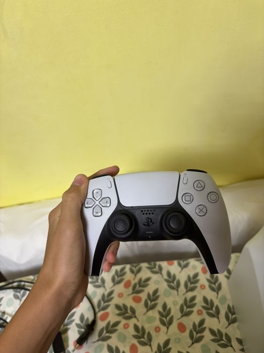 Se vinde ps5 2 manete statie de incarcat +factura si cutie