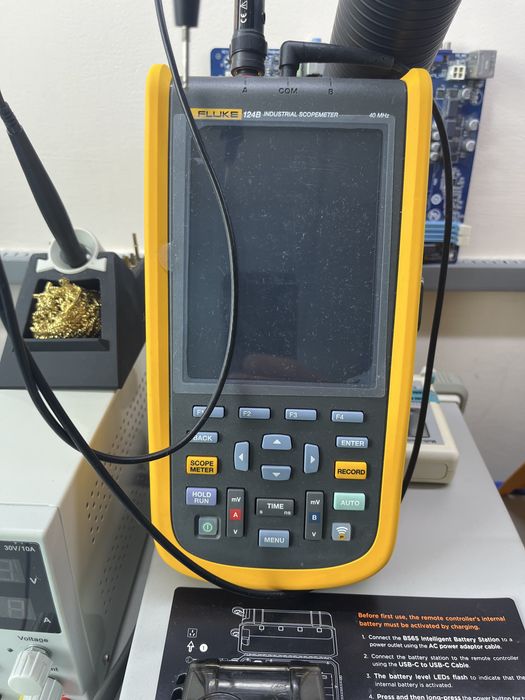 Осциллограф-Мультиметр Fluke124b