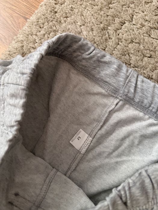 Pantaloni essentials de vara