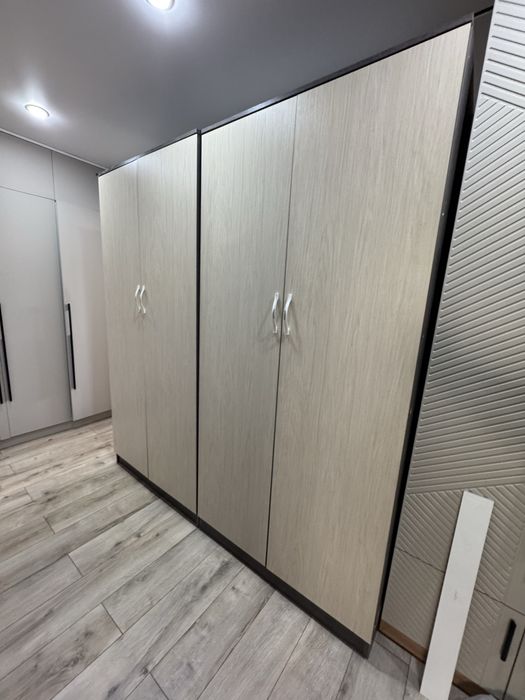 2 шкафа и стол 30000