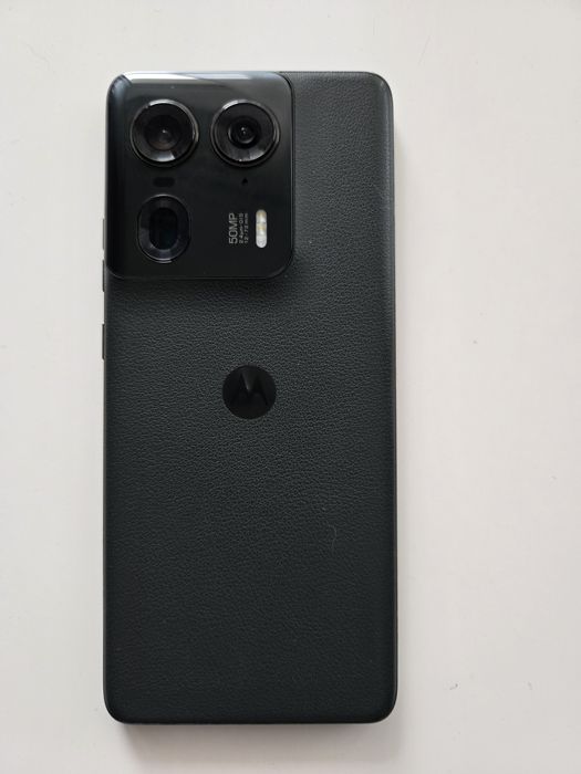 Motorola edge 50 ultra fisurat, schimb cu Galaxy watch ultra