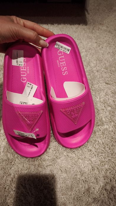 Papuci plaja roz Guess