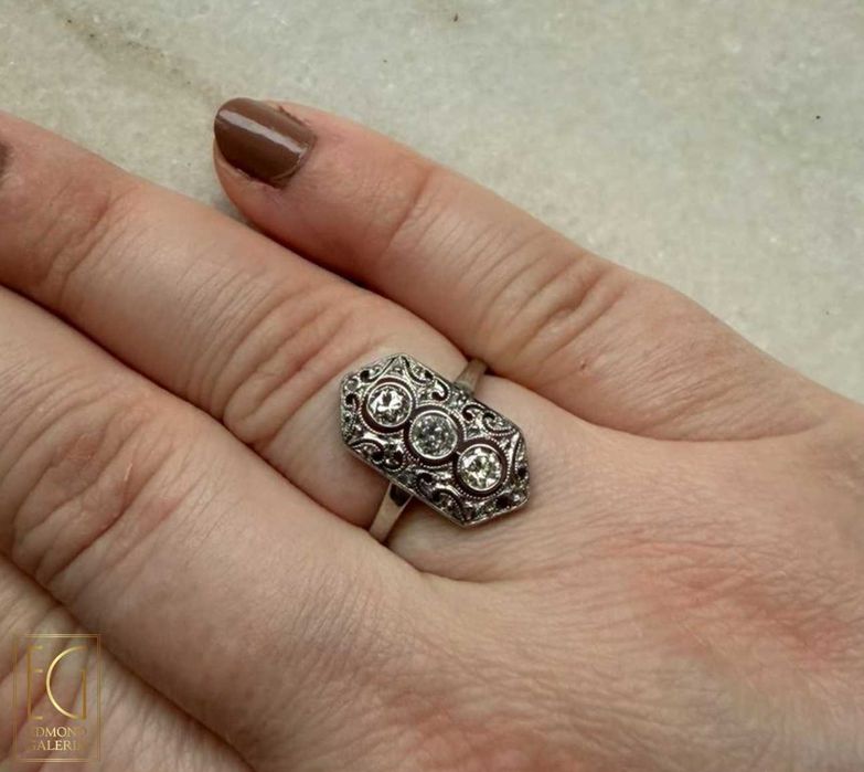 Inel Art Deco din aur alb, decorat cu diamante