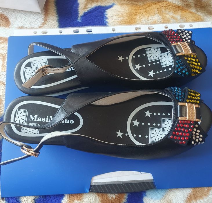 Продам босоножки