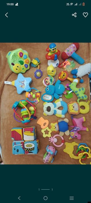 Продам стул + к нему отдам игрушки