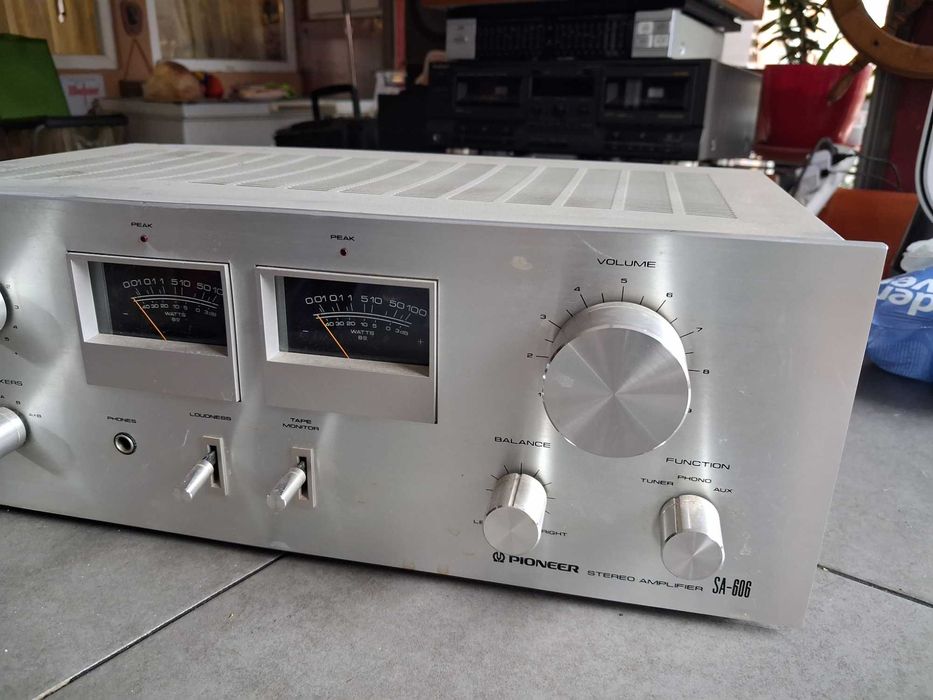 Pioneer SA 606 stereo amplifier
