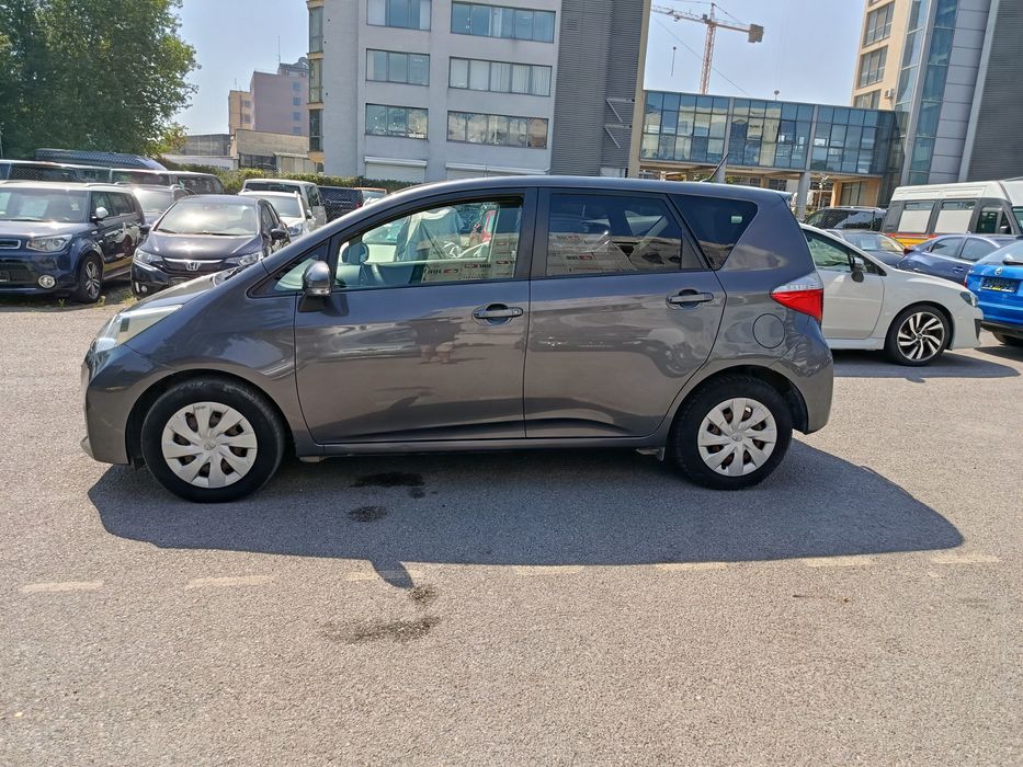 Продавам Toyota verso s