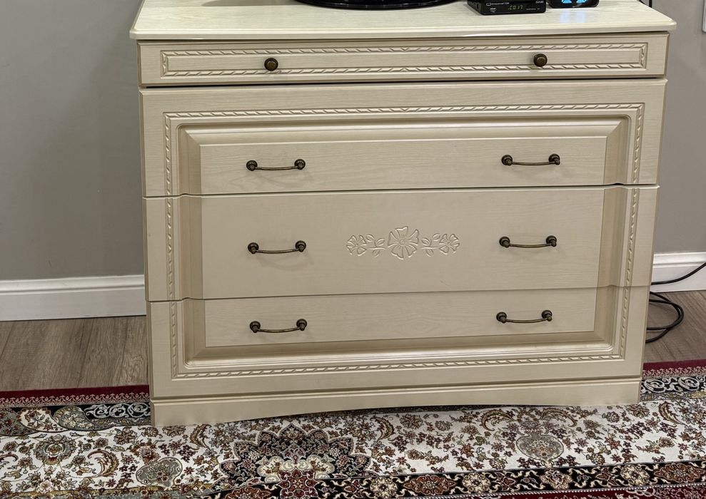 Спальный гарнитур. В хорошем состоянии.