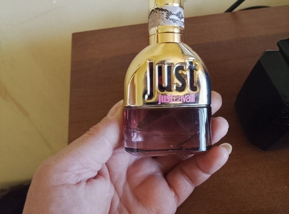 Продавам парфюми