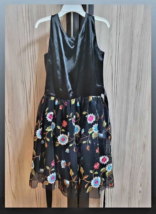 Платье сетка с вышивкой.  Новое.