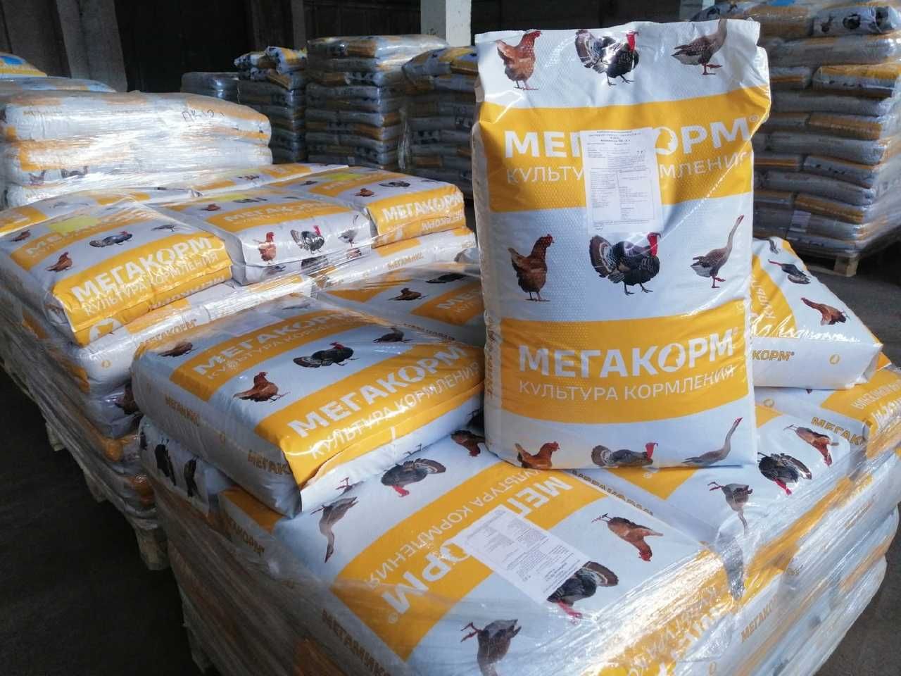 Мегакорм старт для бройлеров. Комбикорм Мегакорм состав. Мегамикс комбикорм. Корма для цыплят.