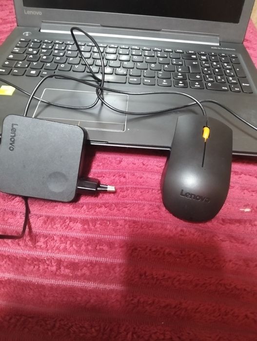 Leptop folosit foarte. Bun