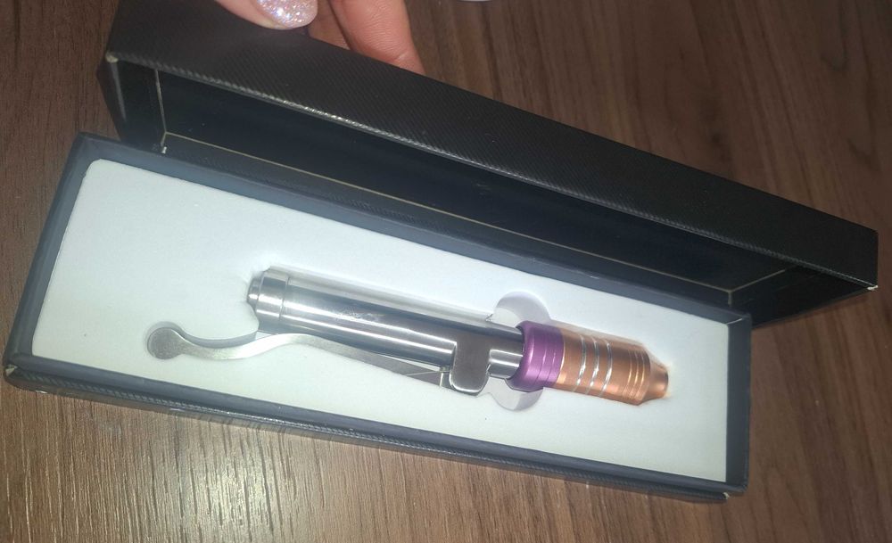 Инжектор Пен, нов, уголемяване на устни